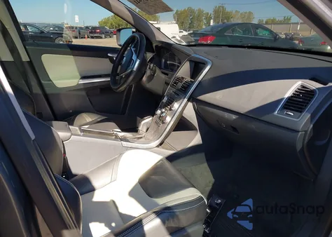 2017 Volvo Xc60 T6 Dynamic из США, поврежденный, VIN YV449MRR6H2013056